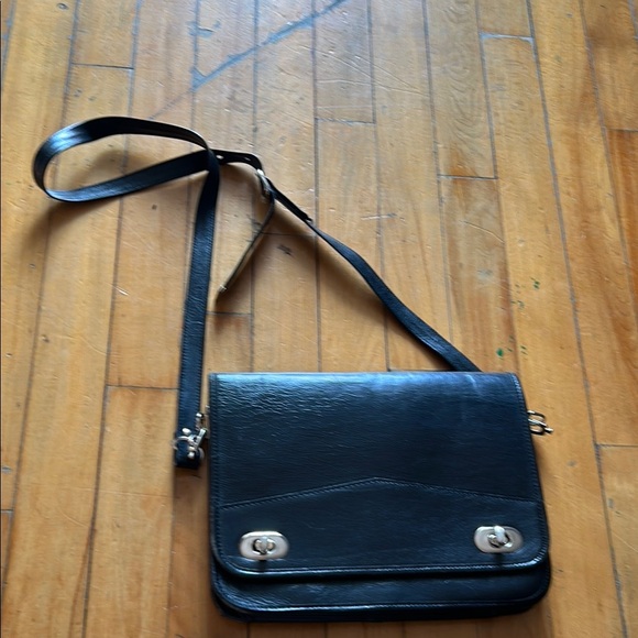 Vintage turnlock black Leather Crossbody Bag - Picture 1 of 6